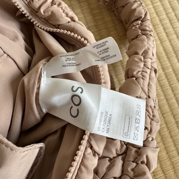 COS Oversized quilted bag - Picture 4 of 6